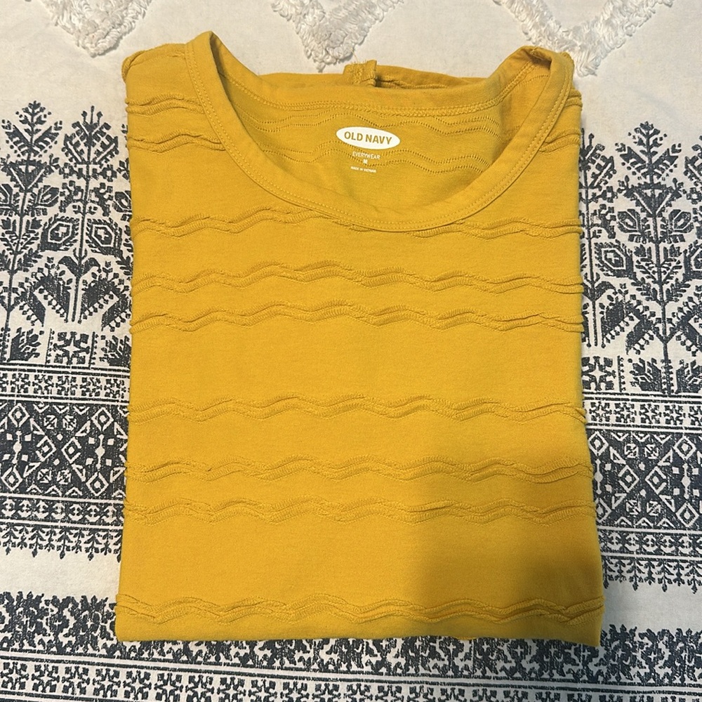 Old Navy short sleeve tee